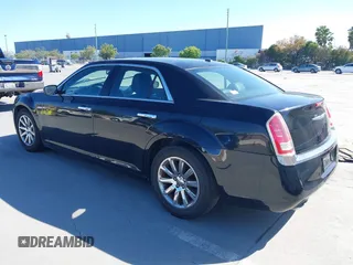 2012 Chrysler 300 Limited z VIN 2C3CCACG8CH227086, wystawiony jako IAAI lot #42315693 z przebiegiem 161 783 mil mil oraz . Historia ofert i sprzedaży dostępna na DreamBid. Obrazek 3.