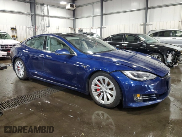 2016 Tesla Model S 90D z VIN 5YJSA1E40GF172712, wystawiony jako Copart lot #63698725 z przebiegiem 99 405 mil mil oraz Szkoda całkowita • Salvage title. Historia ofert i sprzedaży dostępna na DreamBid. Obrazek 4.