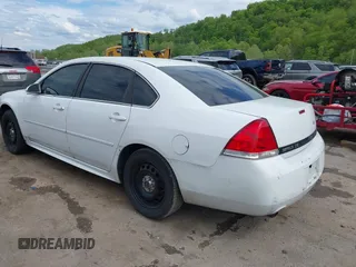 2012 Chevrolet Impala Police Police z VIN 2G1WD5E3XC1161858, wystawiony jako IAAI lot #42221593 z przebiegiem 92 102 mil mil oraz . Historia ofert i sprzedaży dostępna na DreamBid. Obrazek 3.