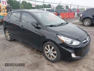 2012 Hyundai Accent SE z VIN KMHCU5AE4CU023105, wystawiony jako IAAI lot #42477756 z przebiegiem 165 307 mil mil oraz . Historia ofert i sprzedaży dostępna na DreamBid. Obrazek 1.