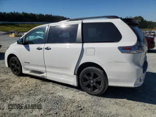 2020 Toyota Sienna SE with VIN 5TDXZ3DC9LS050441, listed as a Copart auction lot 77310274 with 43,452 mi miles and Salvage Title. Bid and sale history available at carsss.com. Image 2.