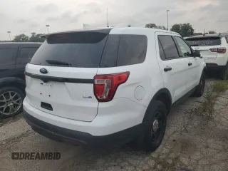 2016 Ford Utility Police Interceptor with VIN 1FM5K8ARXGGC26877, listed as a Copart auction lot 64150904 with 215,019 mi miles and Salvage Title. Bid and sale history available at carsss.com. Image 3.