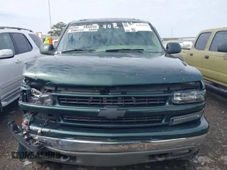 2001 Chevrolet Suburban LS with VIN 3GNGK26U11G231007, listed as a IAAI auction lot 41452238 with 339,628 mi miles. Bid and sale history available at carsss.com. Image 12.