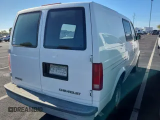 2000 Chevrolet Astro Cargo z VIN 1GCDM19W4YB196124, wystawiony jako IAAI lot #42398481 z przebiegiem 200 414 mil mil oraz . Historia ofert i sprzedaży dostępna na DreamBid. Obrazek 8.