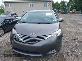 2012 Toyota Sienna XLE AAS z VIN 5TDYK3DC5CS224787, wystawiony jako IAAI lot #42519653 z przebiegiem 139 062 mil mil oraz . Historia ofert i sprzedaży dostępna na DreamBid. Obrazek 13.