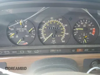 1989 Mercedes-Benz 420 with VIN WDBCA35E7KA458288, listed as a Copart auction lot 71251354 with 220,774 mi miles and Salvage Title. Bid and sale history available at carsss.com. Image 9.