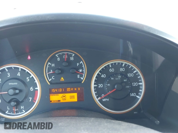2008 Nissan Titan SE z VIN 1N6BA07D08N313205, wystawiony jako IAAI lot #42790513 z przebiegiem 154 131 mil mil oraz . Historia ofert i sprzedaży dostępna na DreamBid. Obrazek 7.