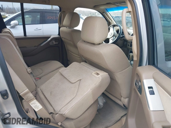 2007 Nissan Pathfinder SE z VIN 5N1AR18W77C613326, wystawiony jako IAAI lot #40773435 z przebiegiem 153 858 mil mil oraz . Historia ofert i sprzedaży dostępna na DreamBid. Obrazek 8.