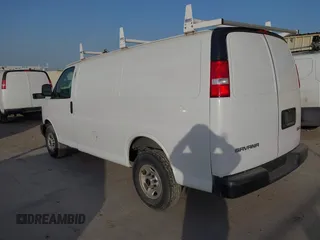 2022 GMC Savana Cargo Van with VIN 1GTW7AFPXN1139117, listed as a IAAI auction lot 41840493 with 107,784 mi miles. Bid and sale history available at carsss.com. Image 3.