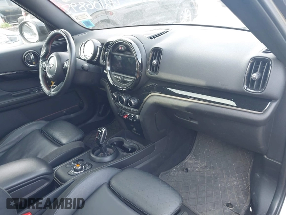 2020 MINI Countryman Cooper S with VIN WMZYX1C00L3L55740, listed as a IAAI auction lot 42106897 with 92,609 mi miles and . Bid and sale history available at DreamBid. Image 5.