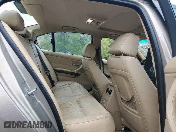 2008 BMW 3 Series 328xi z VIN WBAVC93578K056457, wystawiony jako Copart lot #57771205 z przebiegiem 172 843 mil mil oraz Czysty tytuł • Clean title. Historia ofert i sprzedaży dostępna na DreamBid. Obrazek 10.