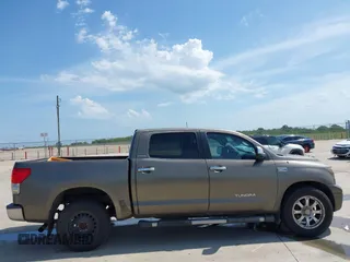 2007 Toyota Tundra Limited z VIN 5TBEV58147S460599, wystawiony jako IAAI lot #42476925 z przebiegiem Nie podano mil oraz . Historia ofert i sprzedaży dostępna na DreamBid. Obrazek 12.