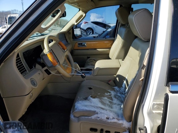2008 Lincoln Navigator z VIN 5LMFU28548LJ01183, wystawiony jako Copart lot #46277525 z przebiegiem 204 331 mil mil oraz Szkoda całkowita • Salvage title. Historia ofert i sprzedaży dostępna na DreamBid. Obrazek 7.