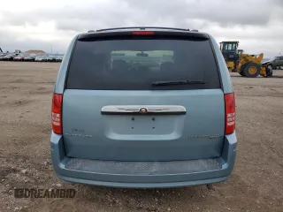 2010 Chrysler Town & Country Touring z VIN 2A4RR5D13AR404747, wystawiony jako Copart lot #57100735 z przebiegiem 220 550 mil mil oraz Szkoda całkowita • Salvage title. Historia ofert i sprzedaży dostępna na DreamBid. Obrazek 6.