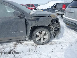 2017 Jeep Compass Latitude с VIN 1C4NJDEB9HD112059, выставлен на аукционе IAAI как лот 41424780 с пробегом 178 045 миль миль и . История ставок и продаж доступна на DreamBid. Изображение 18.