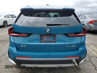 2025 BMW X1 xDrive28i z VIN WBX73EF06S5070458, wystawiony jako Copart lot #59026785 z przebiegiem Nie podano mil oraz Szkoda całkowita • Salvage title. Historia ofert i sprzedaży dostępna na DreamBid. Obrazek 6.