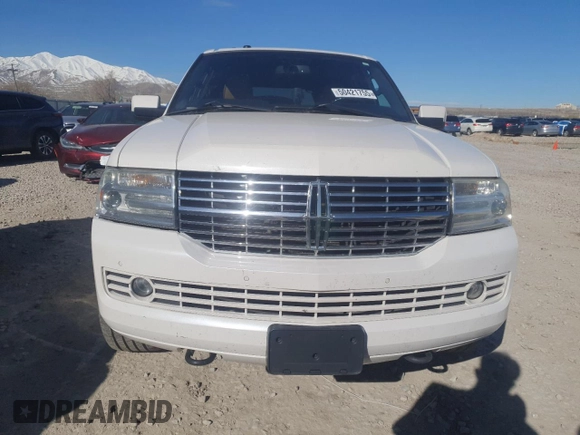2013 Lincoln Navigator z VIN 5LMJJ3J50DEL09529, wystawiony jako Copart lot #50421755 z przebiegiem 185 970 mil mil oraz Czysty tytuł • Clean title. Historia ofert i sprzedaży dostępna na DreamBid. Obrazek 5.