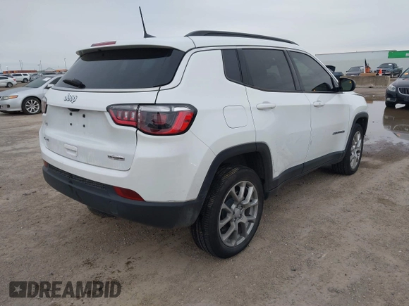 2024 Jeep Compass Latitude Lux with VIN 3C4NJDFN4RT169922, listed as a IAAI auction lot 41564166 with 16,097 mi miles and . Bid and sale history available at DreamBid. Image 4.