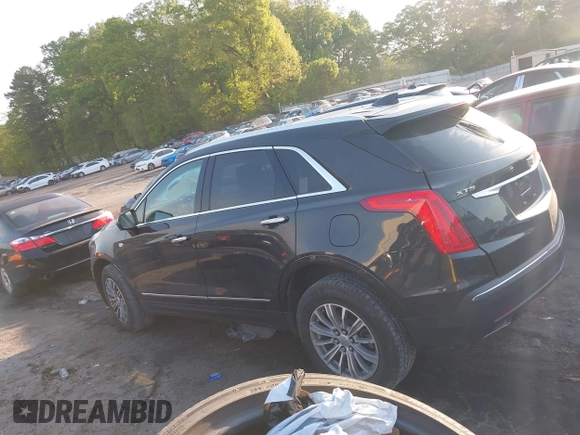2019 Cadillac XT5 Luxury FWD z VIN 1GYKNCRS2KZ251207, wystawiony jako IAAI lot #42066271 z przebiegiem 128 226 mil mil oraz . Historia ofert i sprzedaży dostępna na DreamBid. Obrazek 14.