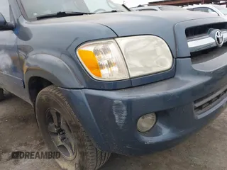 2005 Toyota Sequoia Limited with VIN 5TDZT38A55S252652, listed as a IAAI auction lot 41725951 with 225,593 mi miles and . Bid and sale history available at DreamBid. Image 6.