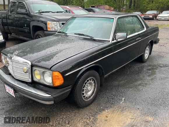 1984 Mercedes-Benz 300 with VIN WDBAB53A5EA022012, listed as a Copart auction lot 56141945 with 114,089 mi miles and Clean Title. Bid and sale history available at DreamBid. Image 2.