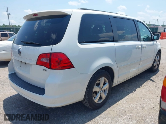 2011 Volkswagen Routan SE with VIN 2V4RW3DG3BR641964, listed as a IAAI auction lot 42758818 with 119,247 mi miles and . Bid and sale history available at DreamBid. Image 4.