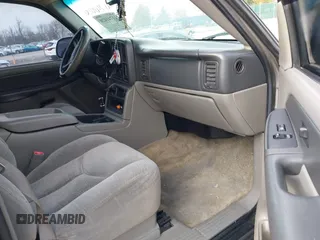 2003 Chevrolet Suburban Z71 with VIN 3GNFK16Z33G170733, listed as a IAAI auction lot 41741020 with 204,544 mi miles. Bid and sale history available at carsss.com. Image 5.