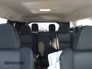 2024 Mitsubishi Outlander ES z VIN JA4J3UA81RZ020073, wystawiony jako IAAI lot #41388911 z przebiegiem 25 436 mil mil oraz . Historia ofert i sprzedaży dostępna na DreamBid. Obrazek 8.