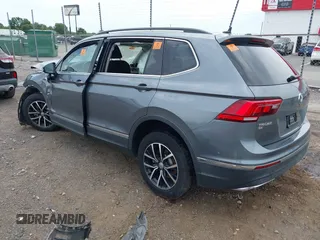 2021 Volkswagen Tiguan SE z VIN 3VV3B7AX8MM159316, wystawiony jako IAAI lot #42525546 z przebiegiem 70 141 mil mil oraz . Historia ofert i sprzedaży dostępna na DreamBid. Obrazek 3.