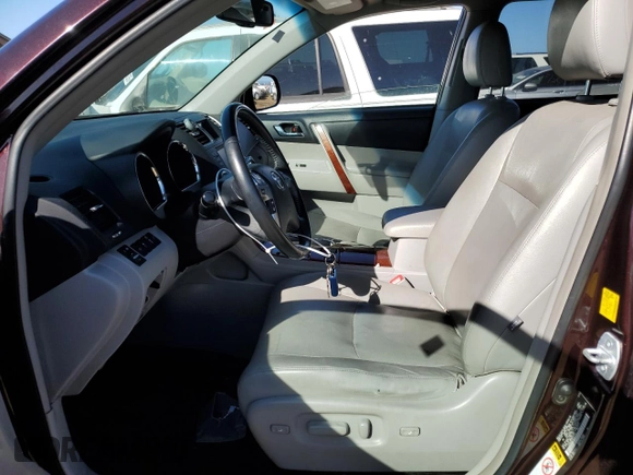 2011 Toyota Highlander Hybrid Limited with VIN JTEDC3EH2B2001565, listed as a Copart auction lot 46918695 with 152,304 mi miles and Salvage Title. Bid and sale history available at carsss.com. Image 7.