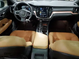 2020 Volvo V60 Momentum z VIN YV1102EK2L2361873, wystawiony jako Copart lot #47556795 z przebiegiem 55 975 mil mil oraz Szkoda całkowita • Salvage title. Historia ofert i sprzedaży dostępna na DreamBid. Obrazek 8.