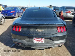 2024 Ford Mustang EcoBoost z VIN 1FA6P8TH1R5118490, wystawiony jako IAAI lot #41720519 z przebiegiem Nie podano mil oraz . Historia ofert i sprzedaży dostępna na DreamBid. Obrazek 15.