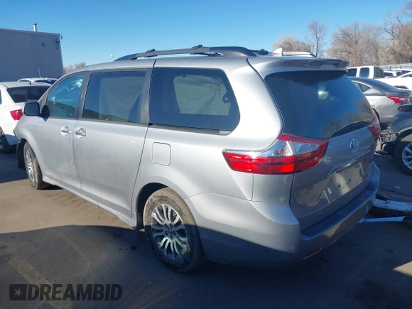 2018 Toyota Sienna XLE Auto Access Seat with VIN 5TDYZ3DCXJS922126, listed as a IAAI auction lot 41279511 with 116,145 mi miles. Bid and sale history available at carsss.com. Image 3.
