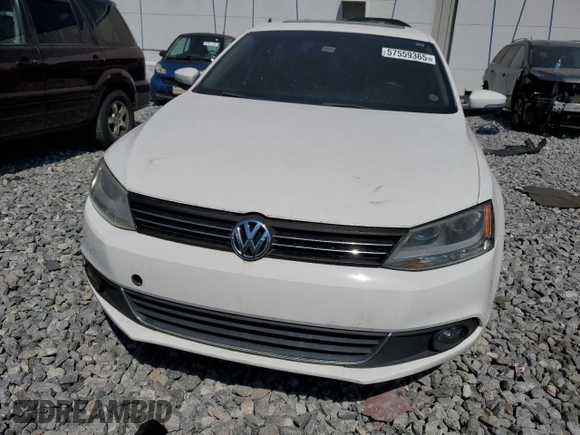 2011 Volkswagen Jetta SEL z VIN 3VWLX7AJ2BM351398, wystawiony jako Copart lot #57559365 z przebiegiem 183 376 mil mil oraz Czysty tytuł • Clean title. Historia ofert i sprzedaży dostępna na DreamBid. Obrazek 5.