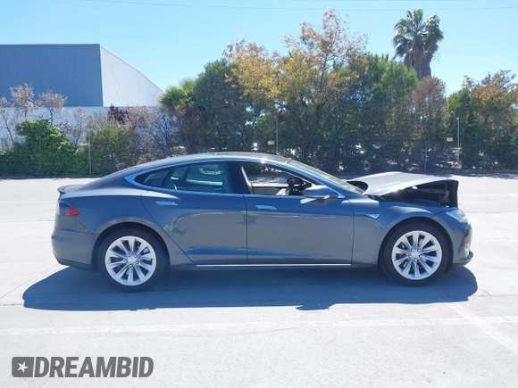 2014 Tesla Model S 60 z VIN 5YJSA1H17EFP33910, wystawiony jako IAAI lot #42346934 z przebiegiem Nie podano mil oraz . Historia ofert i sprzedaży dostępna na DreamBid. Obrazek 13.