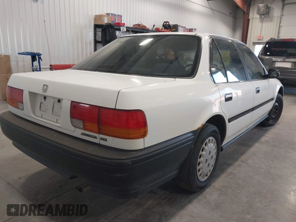 1993 Honda Accord z VIN 1HGCB7648PA190291, wystawiony jako IAAI lot #42425108 z przebiegiem 157 451 mil mil oraz . Historia ofert i sprzedaży dostępna na DreamBid. Obrazek 4.