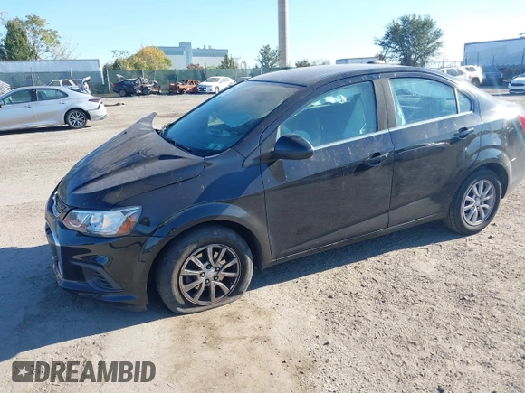 2018 Chevrolet Sonic LT z VIN 1G1JD5SB8J4121320, wystawiony jako IAAI lot #40604581 z przebiegiem 97 602 mil mil oraz . Historia ofert i sprzedaży dostępna na DreamBid. Obrazek 16.