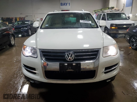 2008 Volkswagen Touareg V6 с VIN WVGBE77L18D001404, выставлен на аукционе Copart как лот 51045355 с пробегом 120 082 миль миль и Списание • Salvage title. История ставок и продаж доступна на DreamBid. Изображение 5.