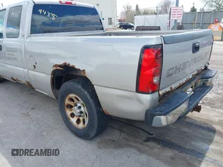 2005 Chevrolet Silverado 1500 LS with VIN 2GCEC19T951272462, listed as a IAAI auction lot 41979435 with 153,855 mi miles. Bid and sale history available at carsss.com. Image 6.