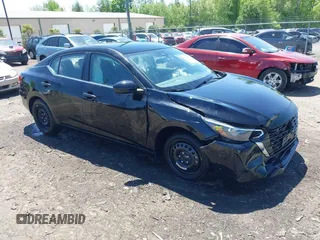2025 Nissan Sentra S z VIN 3N1AB8BV6SY207817, wystawiony jako IAAI lot #42133857 z przebiegiem 20 853 mil mil oraz . Historia ofert i sprzedaży dostępna na DreamBid. Obrazek 1.
