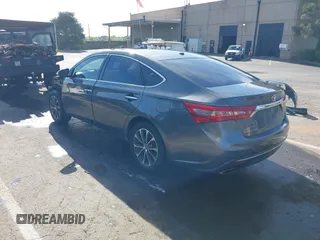 2017 Toyota Avalon XLE z VIN 4T1BK1EB5HU262650, wystawiony jako IAAI lot #42004158 z przebiegiem 81 018 mil mil oraz . Historia ofert i sprzedaży dostępna na DreamBid. Obrazek 3.