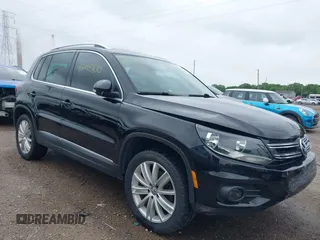 2012 Volkswagen Tiguan SE z VIN WVGBV7AX0CW558863, wystawiony jako IAAI lot #42285870 z przebiegiem 158 521 mil mil oraz . Historia ofert i sprzedaży dostępna na DreamBid. Obrazek 6.