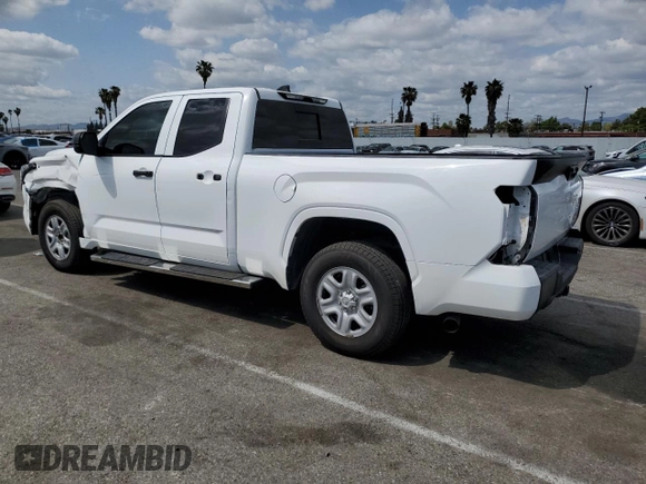 2022 Toyota Tundra SR z VIN 5TFKB5AA5NX008200, wystawiony jako Copart lot #51174545 z przebiegiem 51 898 mil mil oraz Szkoda całkowita • Salvage title. Historia ofert i sprzedaży dostępna na DreamBid. Obrazek 2.