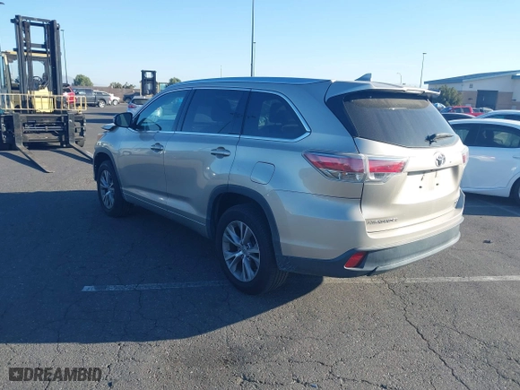 2014 Toyota Highlander XLE with VIN 5TDKKRFHXES024685, listed as a IAAI auction lot 41548281 with 160,000 mi miles. Bid and sale history available at carsss.com. Image 3.