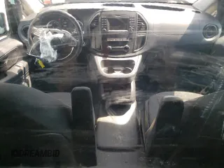 2020 Mercedes-Benz Metris Cargo z VIN W1YV0BEY0L3727010, wystawiony jako Copart lot #61809493 z przebiegiem 56 924 mil mil oraz . Historia ofert i sprzedaży dostępna na DreamBid. Obrazek 8.