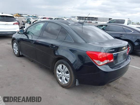 2015 Chevrolet Cruze LS z VIN 1G1PA5SH4F7155493, wystawiony jako IAAI lot #42202780 z przebiegiem 179 528 mil mil oraz . Historia ofert i sprzedaży dostępna na DreamBid. Obrazek 3.
