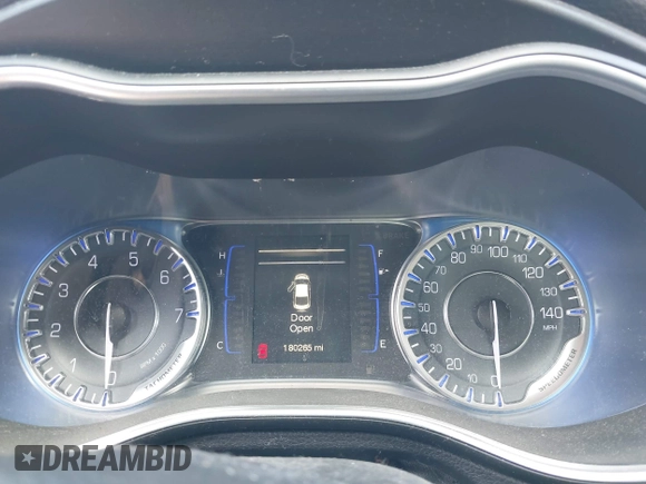 2015 Chrysler 200 Limited с VIN 1C3CCCAB8FN547054, выставлен на аукционе IAAI как лот 42455432 с пробегом 180 265 миль миль и . История ставок и продаж доступна на DreamBid. Изображение 7.