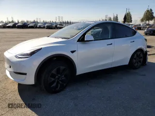 2024 Tesla Model Y z VIN 7SAYGDED1RF108999, wystawiony jako Copart lot #46925325 z przebiegiem Nie podano mil oraz Szkoda całkowita • Salvage title. Historia ofert i sprzedaży dostępna na DreamBid. Obrazek 1.