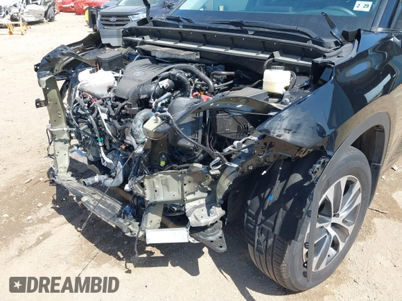 2024 Toyota Highlander LE with VIN 5TDKDRBH7RS540914, listed as a IAAI auction lot 42552324 with 20,487 mi miles and . Bid and sale history available at DreamBid. Image 6.