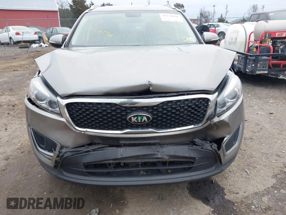 2016 Kia Sorento LX with VIN 5XYPGDA33GG145760, listed as a IAAI auction lot 41138936 with 156,010 mi miles. Bid and sale history available at carsss.com. Image 6.